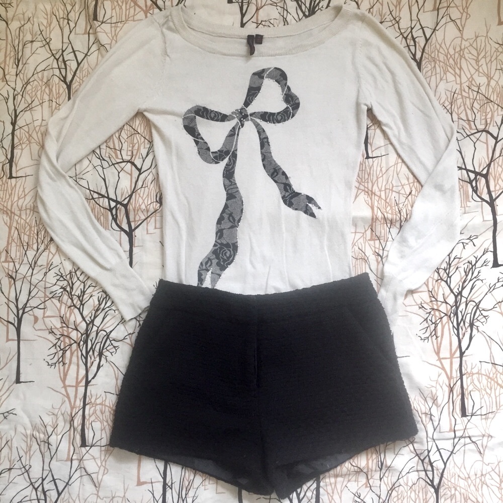 Adorable Material Girl Bow Sweater Size Medium